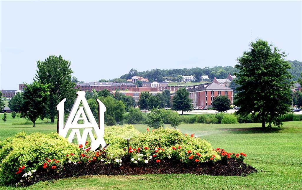 Quality Inn & Suites Huntsville Research Park Area Exterior photo