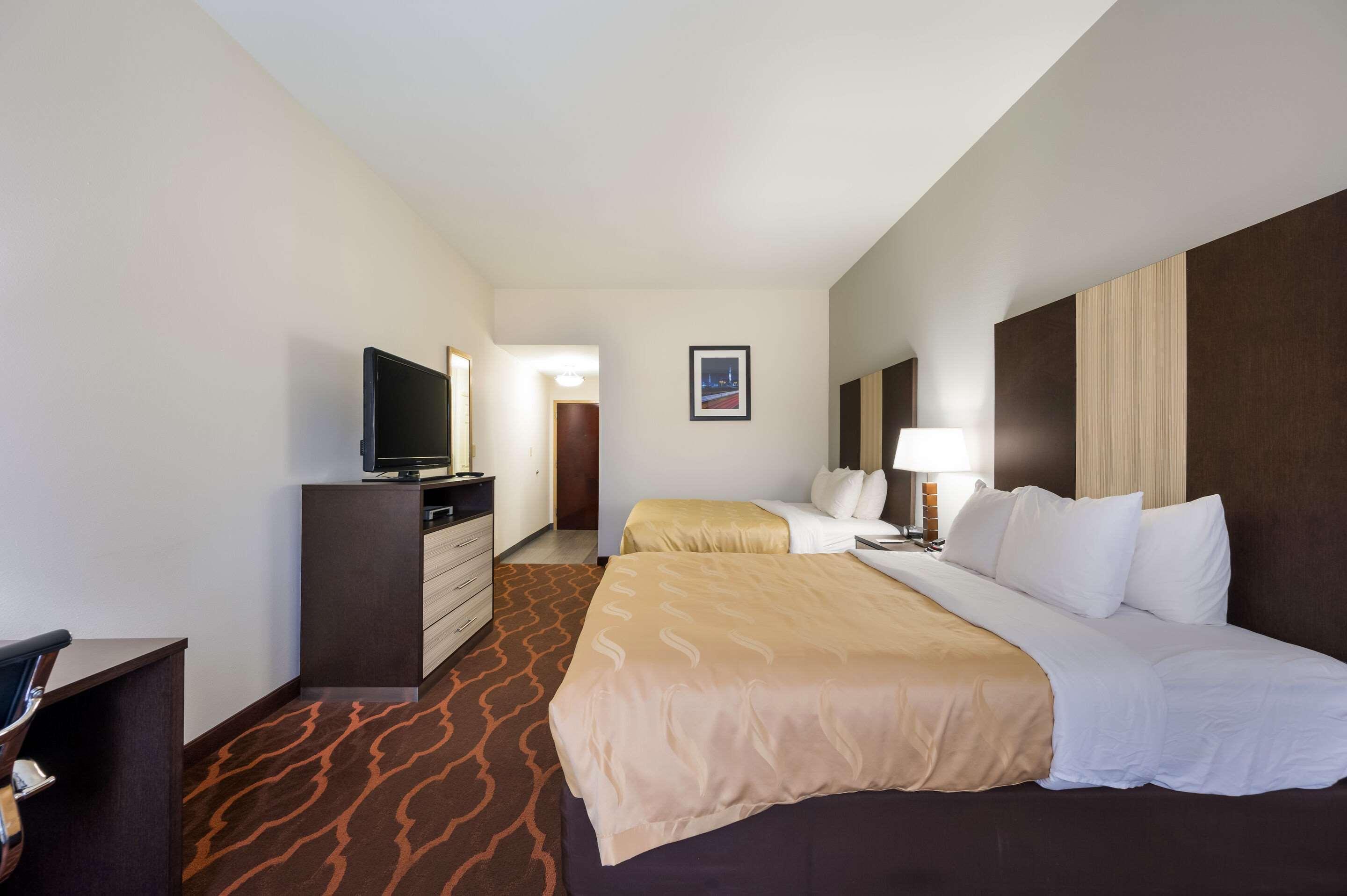 Quality Inn & Suites Huntsville Research Park Area Exterior photo